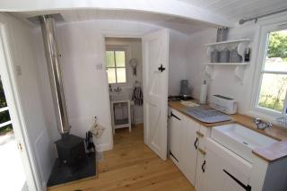 Riverside Bothy at Allt A'Mhuilinn - Spean Bridge - 4
