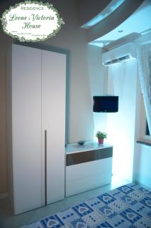 Leone & Victoria house - 5