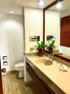 Beach Front Condos in Hotel Zone - Cancún - 4