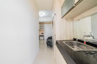Modern 1BR Apartment Near Cihampelas at Parahyangan Residence By Travelio - Bandung - 2