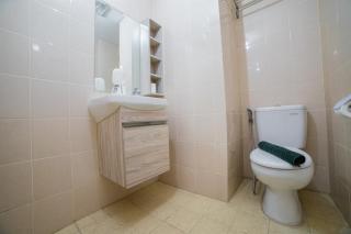 Modern 1BR Apartment Near Cihampelas at Parahyangan Residence By Travelio - Bandung - 7