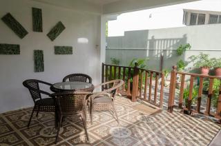 R&G Justlikehome Apartment 1 with blue sofa set and Apartment 2 with Garden View with brown sofa set - Quatre Bornes - 3