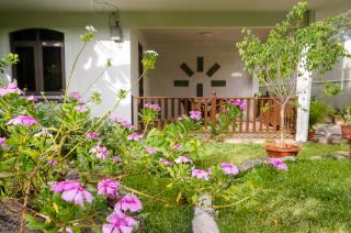 R&G Justlikehome Apartment 1 with blue sofa set and Apartment 2 with Garden View with brown sofa set - Quatre Bornes - 1