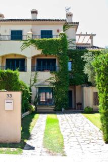 The Fairway Vista, Your Luxury Retreat with a Quiet Pool - Pueblo Nuevo de Guadiaro - 9