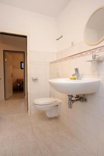 Family friendly apartments with a swimming pool Stari Grad, Hvar - 583 - 2