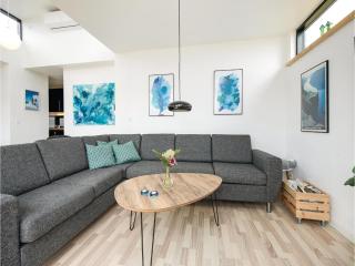 Three-Bedroom Holiday Home In Lokken - 4