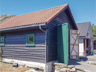 4 Bedroom Gorgeous Home In Hervik - Hervik - 2