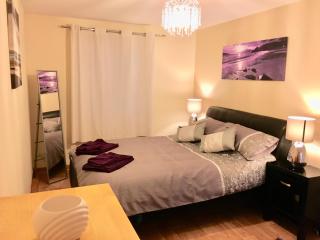 Azim and Suzi’s city centre apartment Inverness - 1