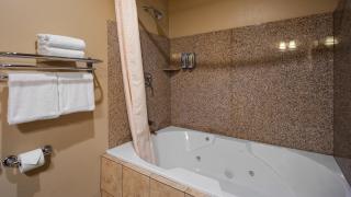 Crandon Inn & Suites - 8