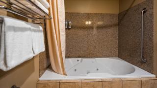 Crandon Inn & Suites - 5