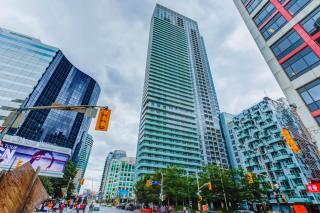 CHOL Furnished Suites Heart of Downtown Toronto, 2 Beds, Free Parking, CN Tower View - Toronto - 7