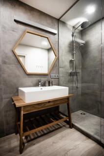 Modern and spacious loft type apartment 8 with free private parking by "Owl Jazz Apartments" - Kaunas - 7