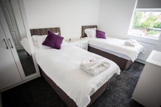 Lovely 3 Bedroom House - Close to all attractions - Free Parking - 2