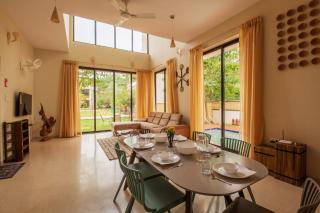 StayVista's Greenwoods Villa 1 - City-Center Villa with Private Pool, Terrace, Lift & Carrom Board - Lonavala - 8