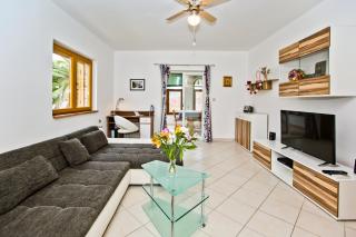 Peaceful Old Town Apartment with Sea and Sunrise Views - 7