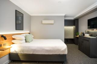 Townhouse Hotel - 3