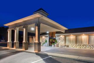 Ramada by Wyndham Midtown Grand Island - Grand Island - 0