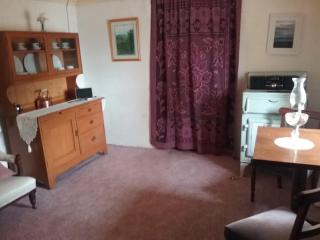 Fernbrook Cottage - Marrangaroo - 3