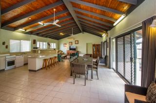 Island Leisure Resort - Nelly Bay - 4