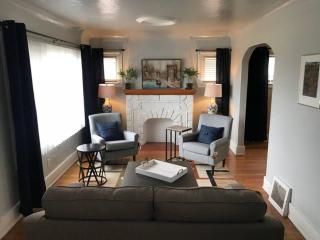 "Elizabeth Lake House" ~Sleeps 7~ Pontiac/GM Exec - Pontiac - 8