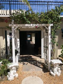 Courtyard Villa Hotel - 6