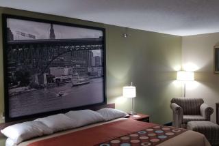 Super 8 by Wyndham Bellefontaine - 3