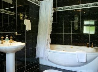 Hanora's Cottage Guesthouse and Restaurant - 1