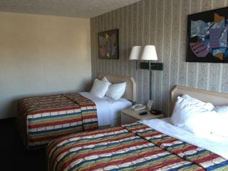 Days Inn by Wyndham Columbus IN - Columbus - 8