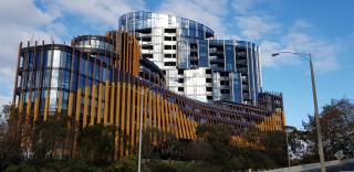 Ivanhoe Apartments - 9
