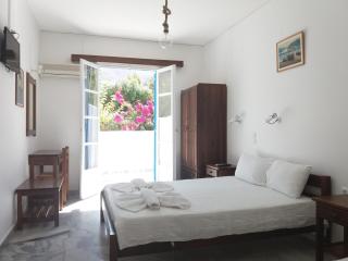 Bizas Rooms & Studios - Parikia - 6