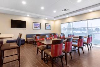 Comfort Inn & Suites - Bowmanville - 2