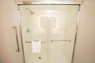 Holiday Inn Express Hotel & Suites Madison by IHG - Madison - 2