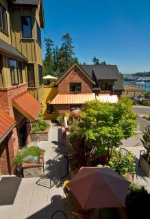 The Eagle Harbor Inn - 8