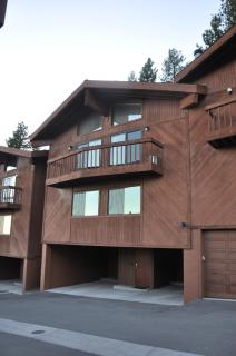 Bitterbrush - 400 Fairview Boulevard - very close to Diamond Peak and beaches - WSTR21-0086 - Tax ID W4900 - Max 7 people, 2 cars parking in carports - Incline Village - 9