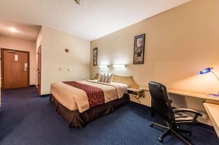 Econo Lodge Laredo - 4