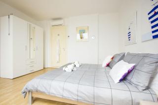 West Coast luxury apartment - 9