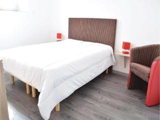1 Bedroom Cozy Apartment In Sainteny - Sainteny - 2