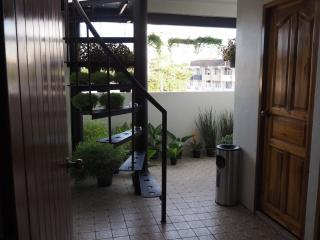 Boonnark Bed Night Bazaar no car parking - 1