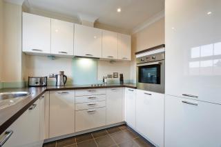 2 bed 2 bath at Jago Crt in Newbury - FREE parking with no height restrictions - 8