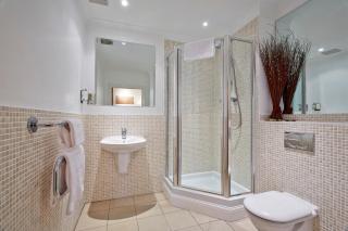2 bed 2 bath at Jago Crt in Newbury - FREE parking with no height restrictions - 5