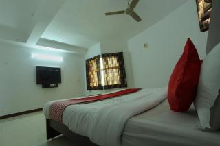 Lake View Hotel - Madurai - 9