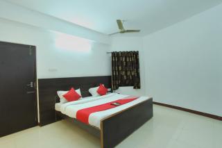 Lake View Hotel - Madurai - 7