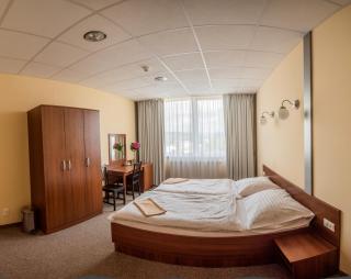 City Hotel B&B, reception 24 7, 800m od-from R1, free parking - Banská Bystrica - 0