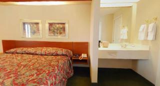 Syracuse Inn and Suites - Syracuse - 4