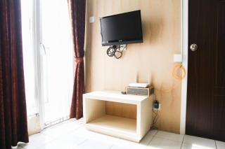 Pool View 2BR Mutiara Bekasi Apartment By Travelio - Bekasi - 8
