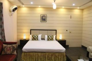 Comfort Inn Hotel - Lahore - 0