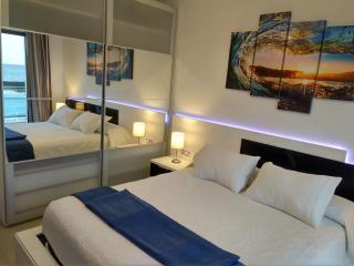 Ocean Front Apartment (WiFi) - Tetir - 8