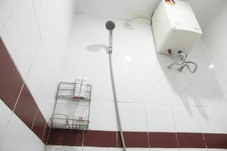 Comfortable 2BR Mutiara Bekasi Apartment By Travelio - Bekasi - 2