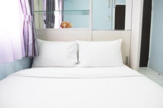 Comfortable 2BR Mutiara Bekasi Apartment By Travelio - 4