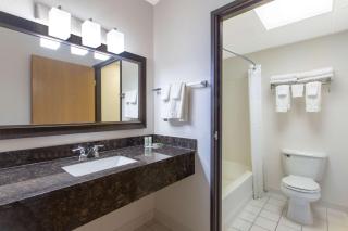 AmericInn by Wyndham Eau Claire - Eau Claire - 2